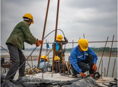 鲁南高铁建设者