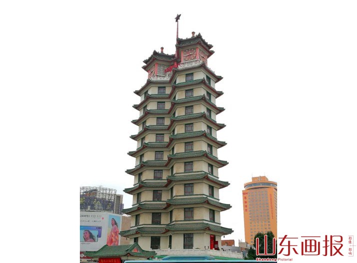 纪念塔下追忆历史