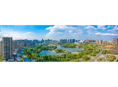 湖畔风光如画图