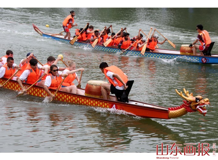 古运河上赛龙舟