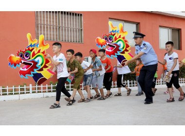 粽香迎端午  情暖留守儿童