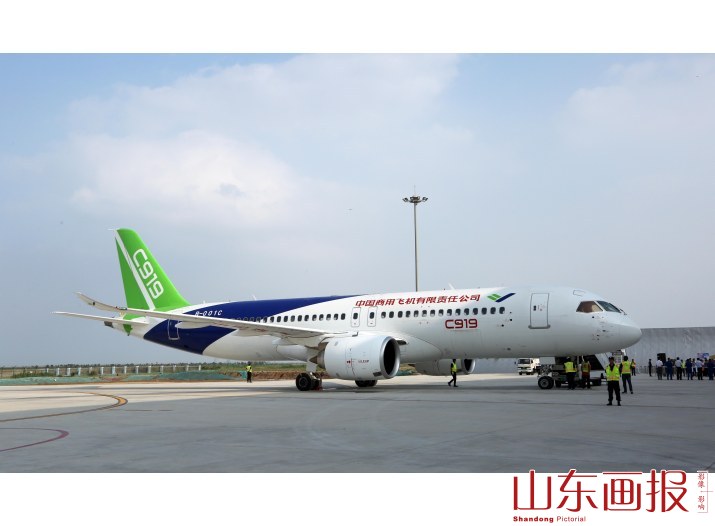 C919大型客机102架机首次转场试飞