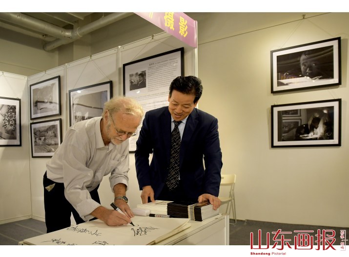 赵希祥《黑白瞬间》摄影在国家首届传统文化艺术国际交流活动中展出