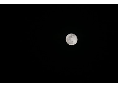 月