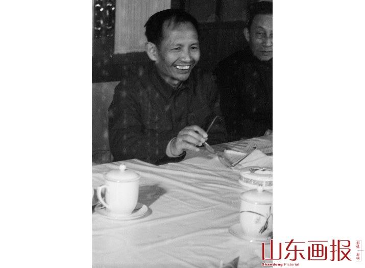 中国数学厅研究院王元教授在全国数论会议上