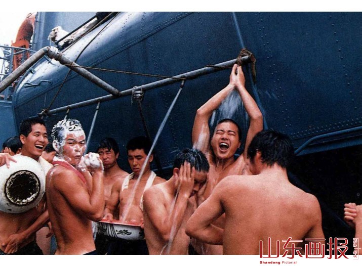 洗澡的战士们