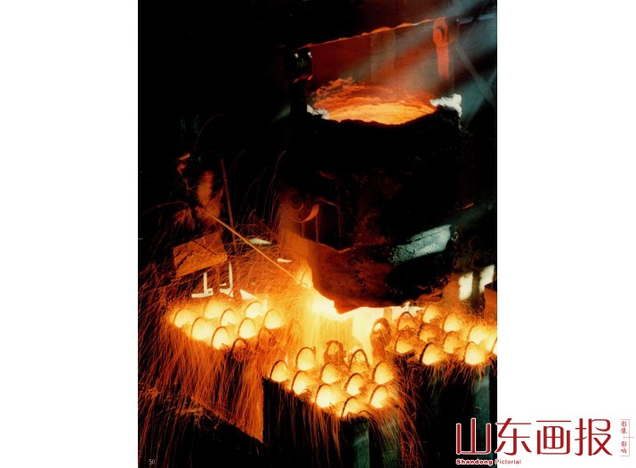 繁忙的炼钢车间