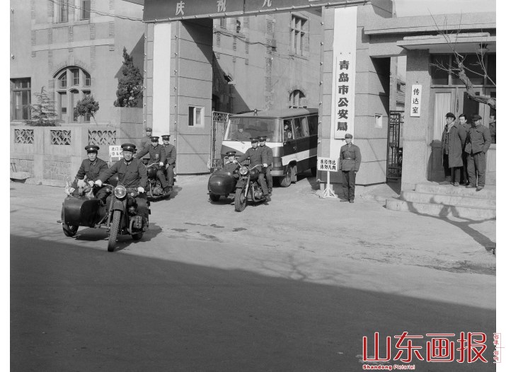 刑事警察火速赶往现场