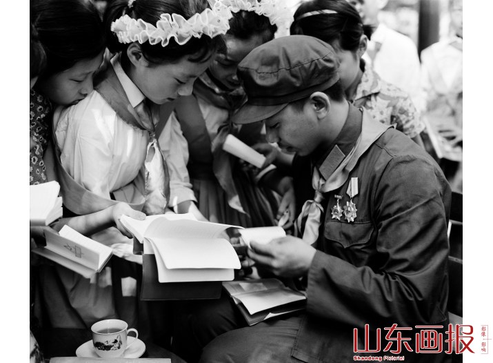 向新一代最可爱的人学习致敬