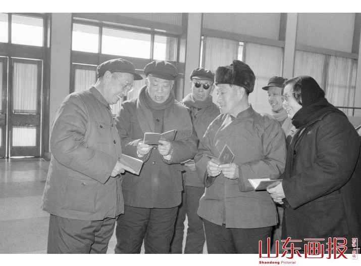 中共山东省委授予老干部退休荣誉证大会