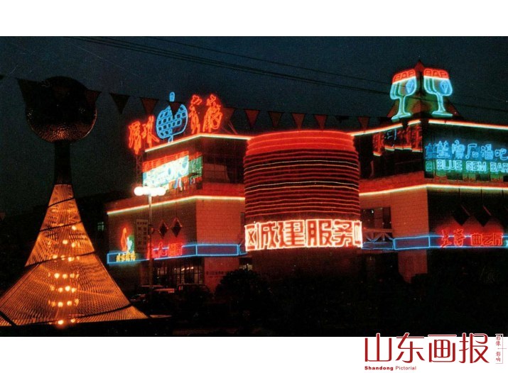 美食街夜景一瞥