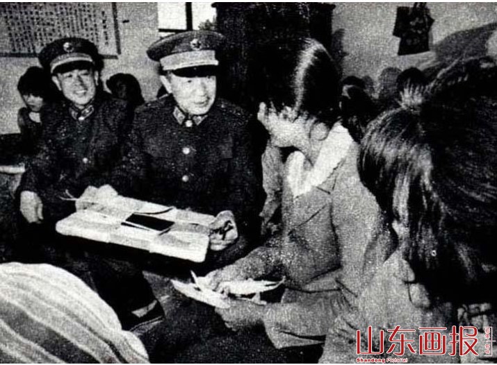 与女工共同商讨