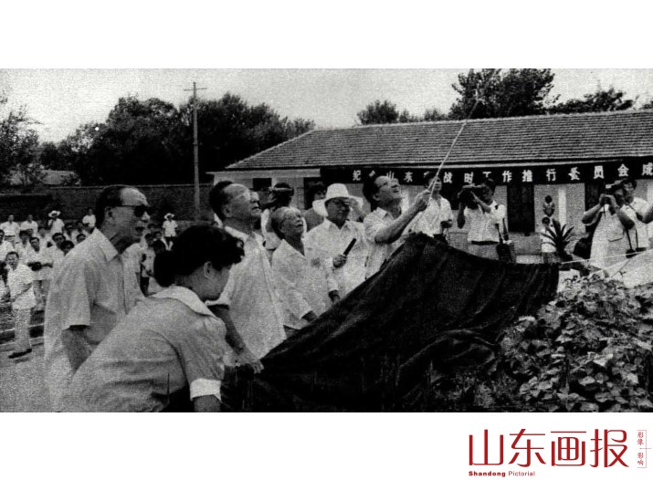 纪念碑揭幕