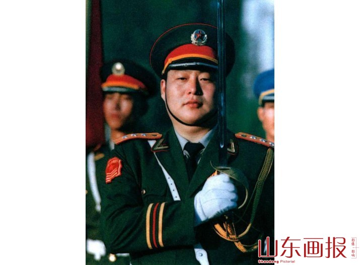 被誉为"天下第一刀"的现任第一中队长王国宏,是三军仪仗队中第一个