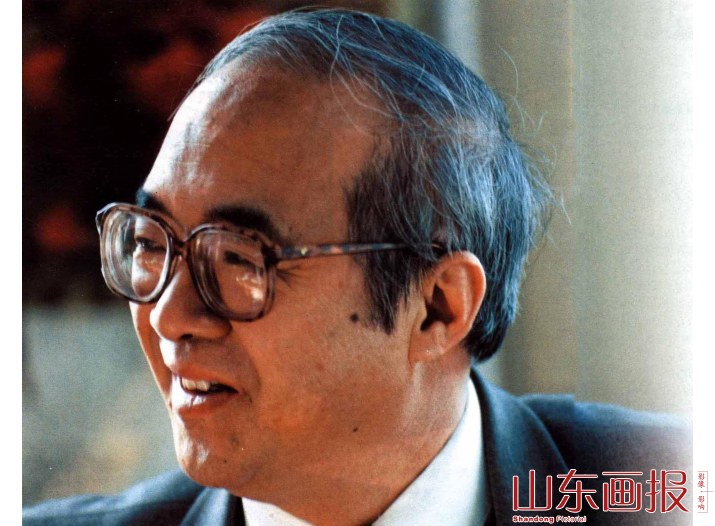 “博导”书记曾繁仁近照