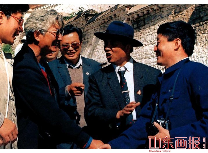 孔繁森偶然与中央电视台著名主持人陈铎相遇