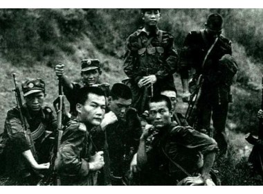 身穿“八七”式陆军作训服的战士