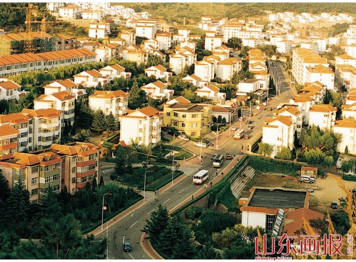 汉、宋时，只有达官贵人们居住的楼阁房屋，如今普通百姓也住上了
