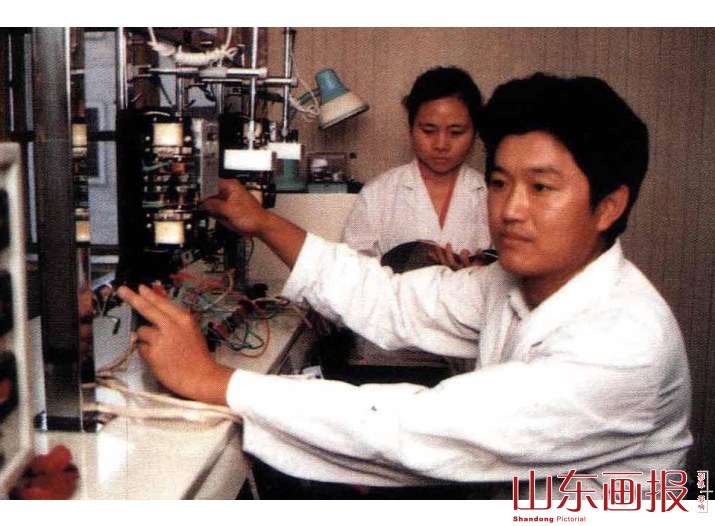 技术能手张涛，在全国电能计量技术比武中，荣获综合项目第一名