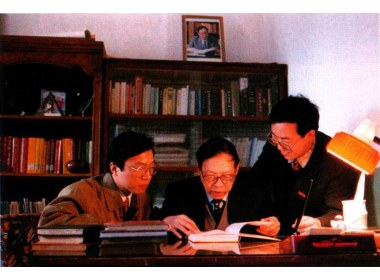 1992年大年初一下午，潘承洞与他的学生在一起