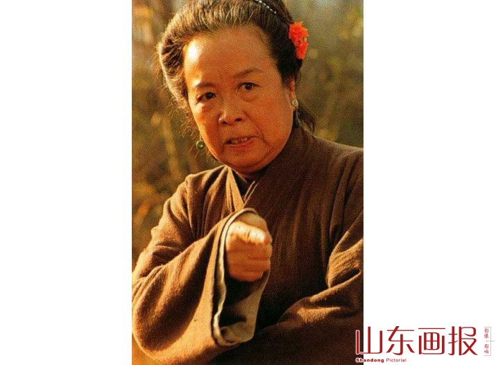 李明启在“王婆”的角色中