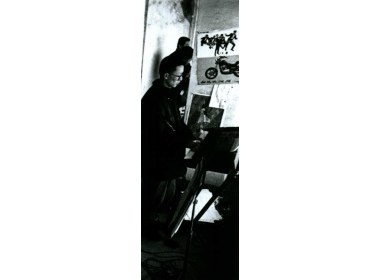演唱组主打歌手何吉军在与乐队合声，排练难度较大的流行歌曲。
