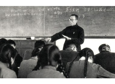 1961年在山东大学政治系辅导《共产党宣言》