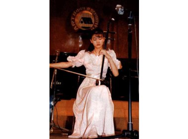 在ART杯获奖独奏音乐会上演奏