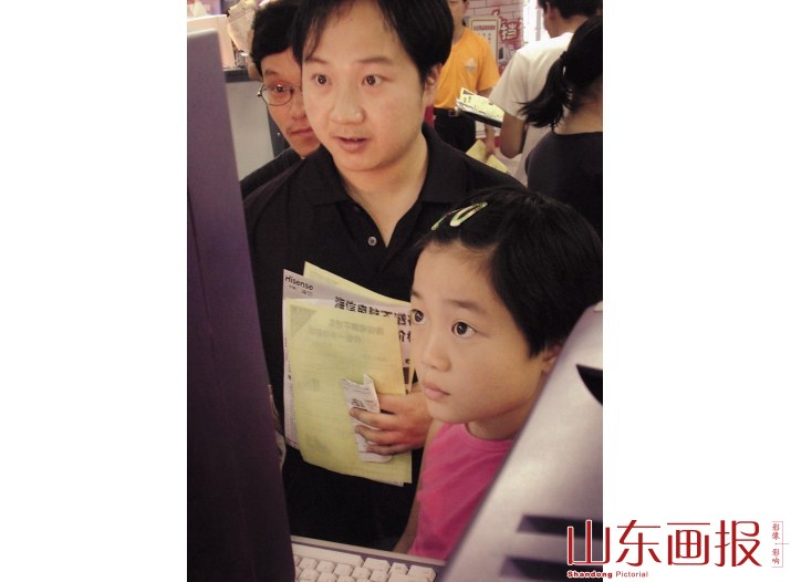 许多家长在暑期为孩子购买电脑