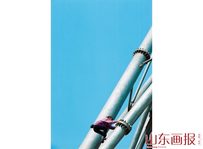 罗伯特正在攀登