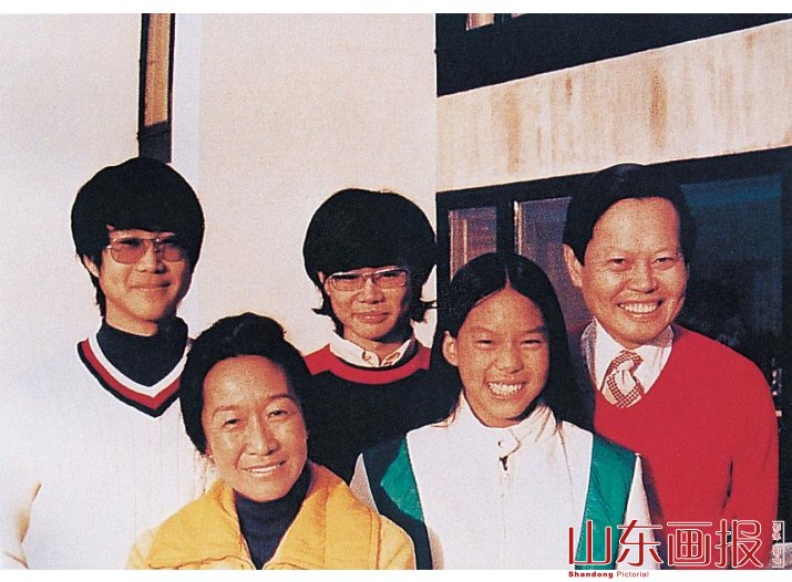 感恩节时家人合影