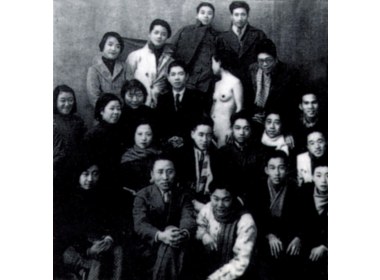 上海美术专科学校第十七届西画系毕业班师生与裸体女模特儿一起合影