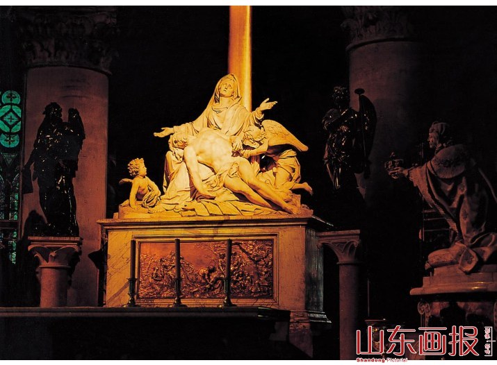 雕像《圣母》