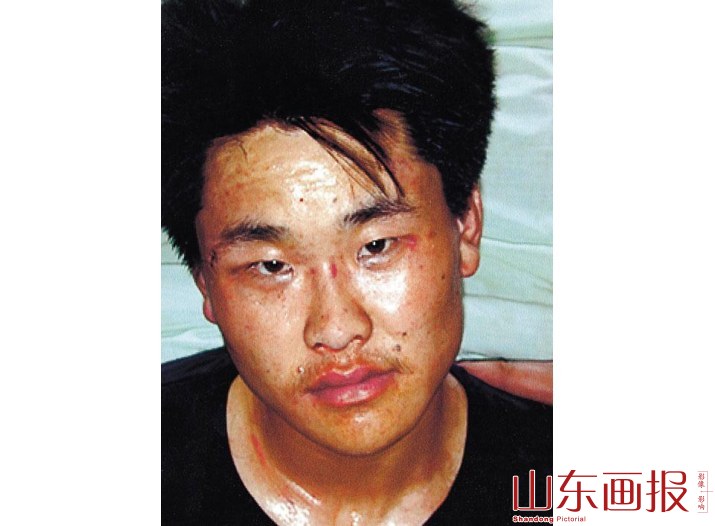 歹徒一张变态的脸