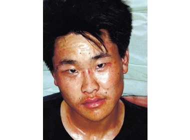 歹徒一张变态的脸
