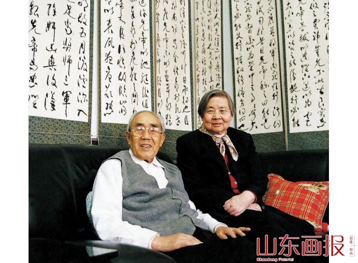 夫人王利中是逊三先生的贤内助，两人晚年过着平静、幸福的生活