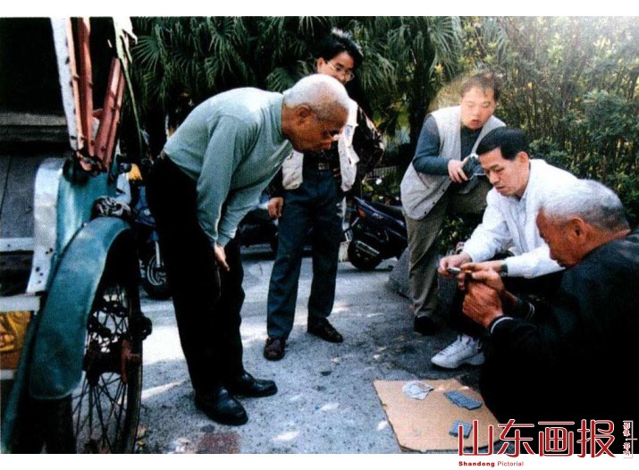闲下来的时候，“板爷”们多用打牌的方式消磨时光
