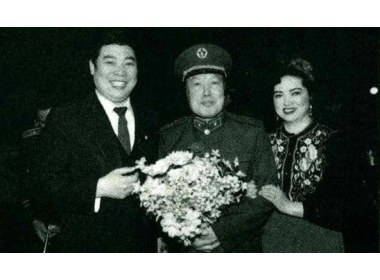 唐诃与歌唱家张振富、耿莲凤合影