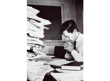 工作中的杨振宁