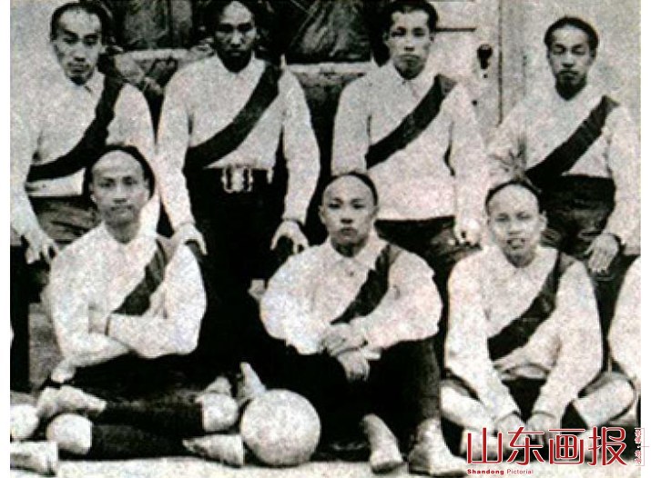 1905年4月，京师大学堂的足球队