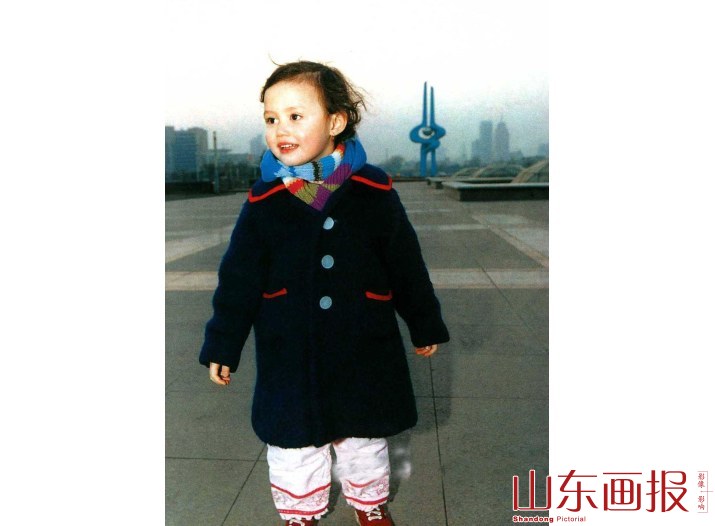 EIRINE清澈的眸子里，闪动的是对这座城布的爱意