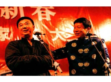 著名相声演员唐爱国也为特困家庭献上一段