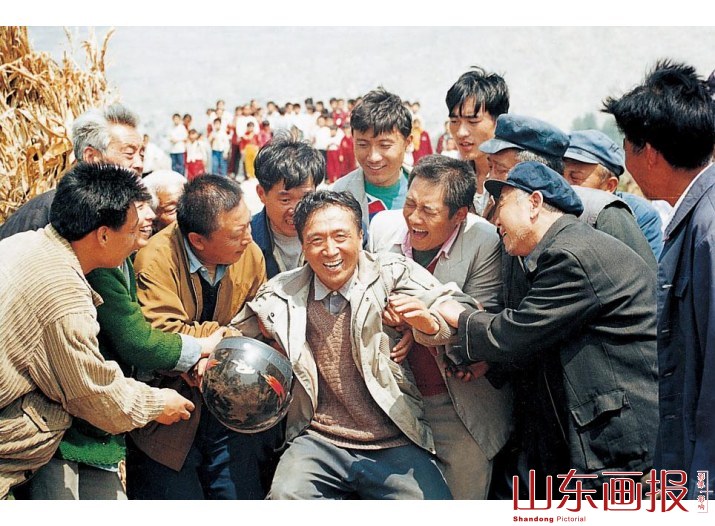 拍摄《村主任李四平》时的一个场面