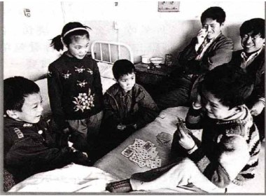 与小病友在一起娱乐
