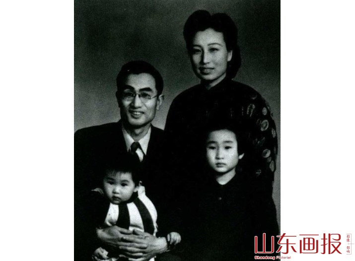 30年代初与家人合影