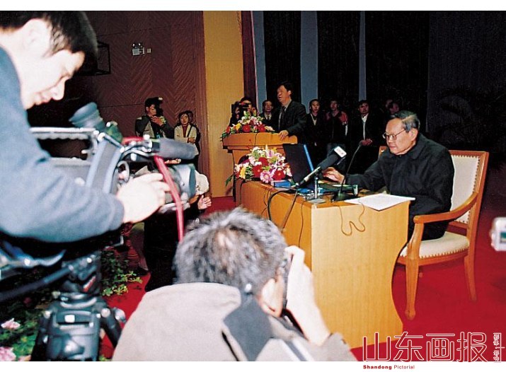 “归根反思”报告会上