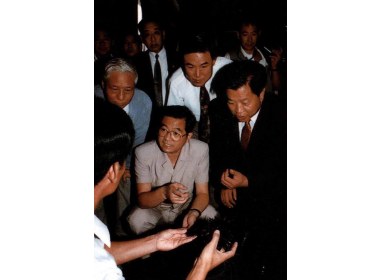 胡锦涛在荣成市寻山海珍品养殖场了解近海养殖情况