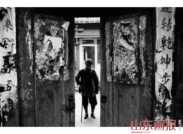 门神和对联透出六一村的古香古色和现代文化的印迹