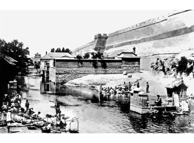 老济南府城墙外