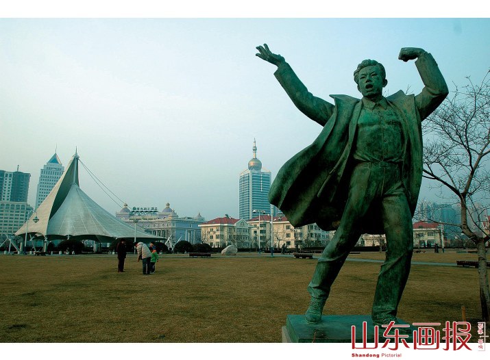 青岛音乐广场上的聂耳雕像